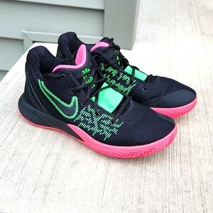 Nike Kyrie Flytrap Basketball Shoes